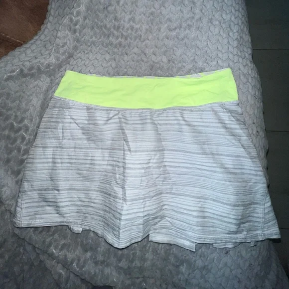Lululemon pace setter skirt size 6 - Picture 3 of 7